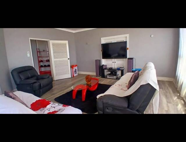 3 BEDROOM PROPERTY TO RENT IN SOUTH BEACH